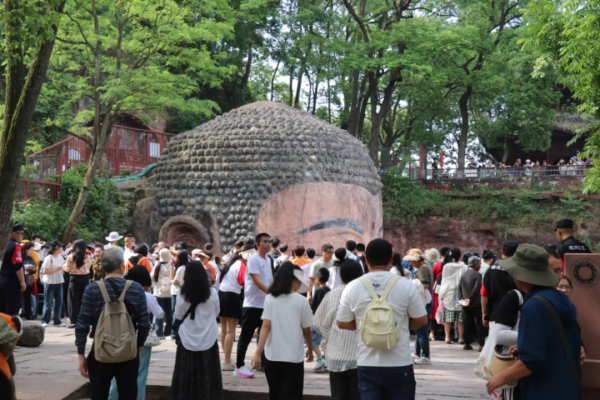 富豪优配 乐山大佛门票已售罄，周边这些地方也很“香”